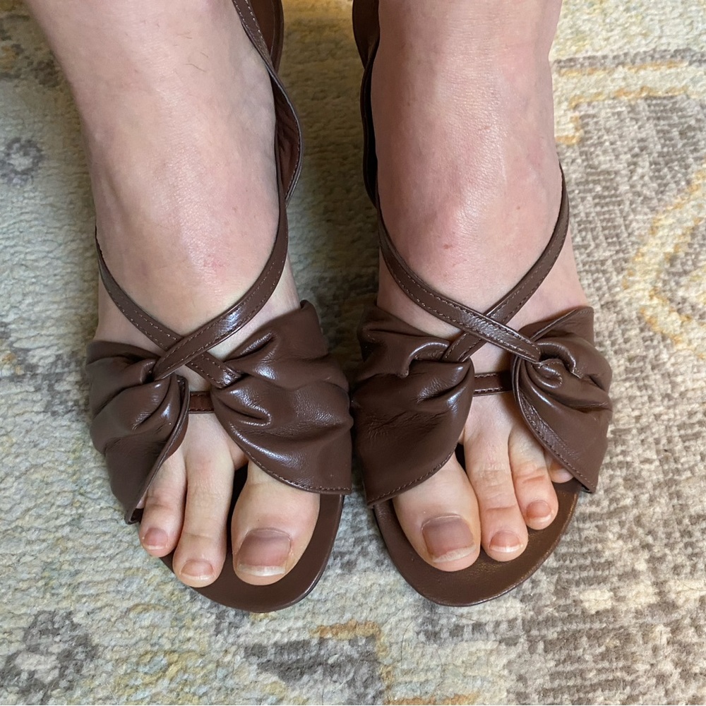 Peach by Constanca Basto kitten heels brown leather 8